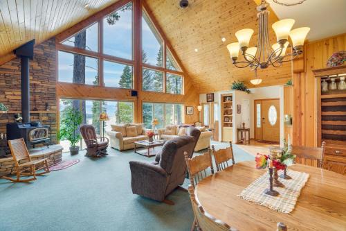 Lake Almanor West Maison | Cozy Chester Home with Patio and Lake Access!