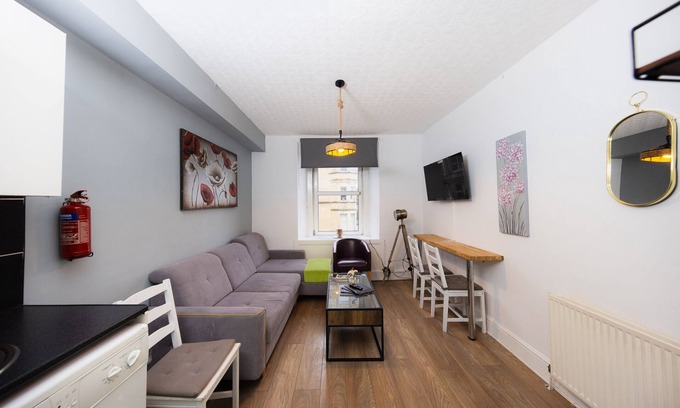 Tollcross Appartement | Cozy City Centre 2 Bedroom Apt by the Meadows! 6