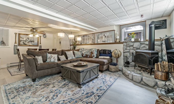 South Berwick Appartement | Cozy, coastal apartment- 5 mi to Ogunquit beach!