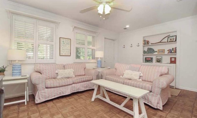 Mount Pleasant Maison | Cozy Cottage Costal situé au centre - Famille et animaux acceptés (côté A)