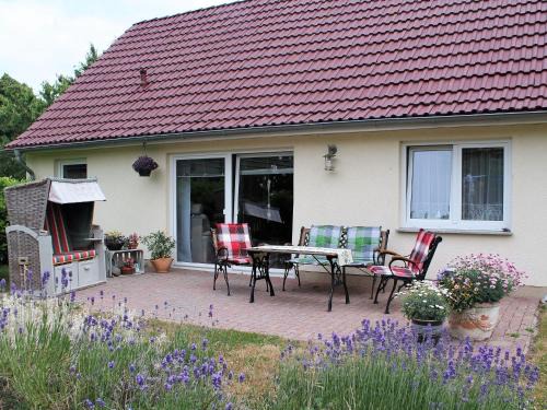 Hohenkirchen Maison | Cozy Coastal Stay with Garden