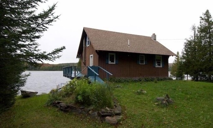 Walden Maison | Cozy Coles Pond Lake House