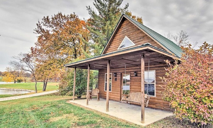 Columbia Maison | Cozy Columbia Cabin with Shared Lake Dock!