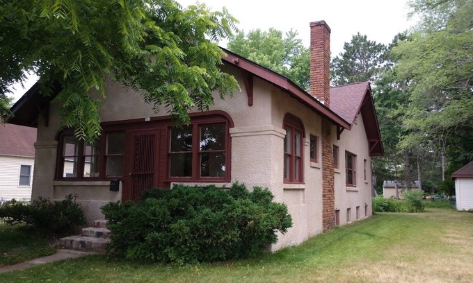 Amery Maison | Cozy, comfortable bungalow for your visit to Amery.