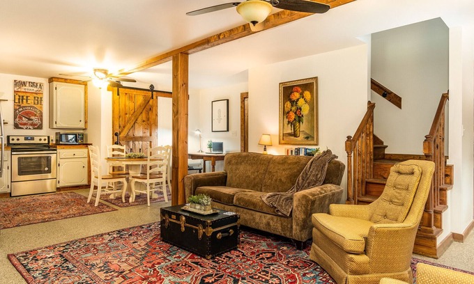 Concord Cottage | Cozy & Comfortable Carriage House