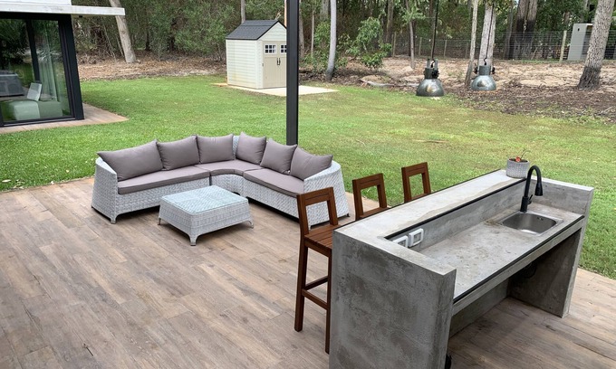 Solanas Maison | Cozy, comfortable, modern Design House, minutes to beach