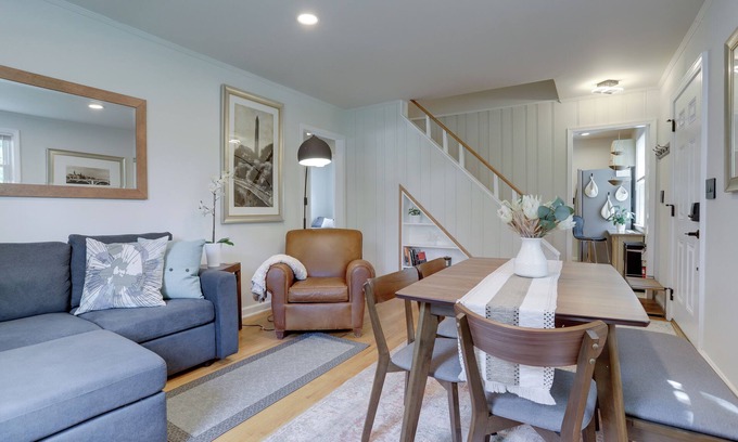 West Riverdale Maison | Cozy & Comfy Bright 3BR Home in the heart of Riverdale Park
