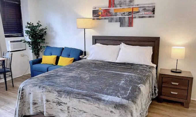 McCully - Moiliili Copropriété | Cozy condo at Hawaiian monarch- free parking, no resort fee, near beaches, shop