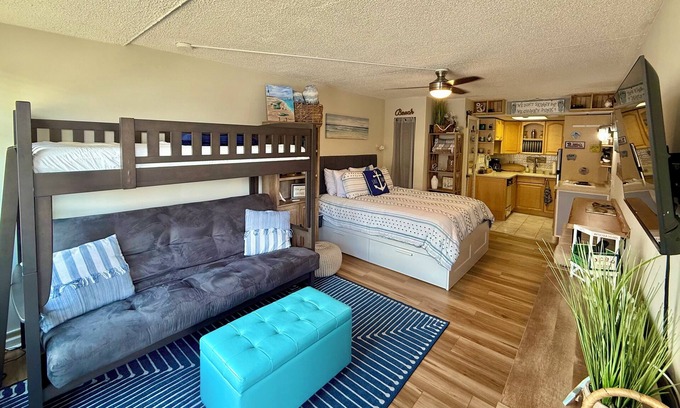 South End Copropriété | Cozy condo getaway…short walk to the beach