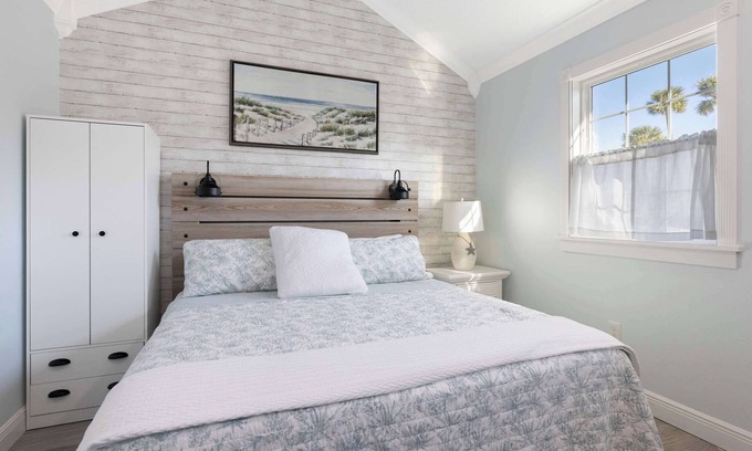 Sebastian Appartement | Cozy Condo in Sebastian!