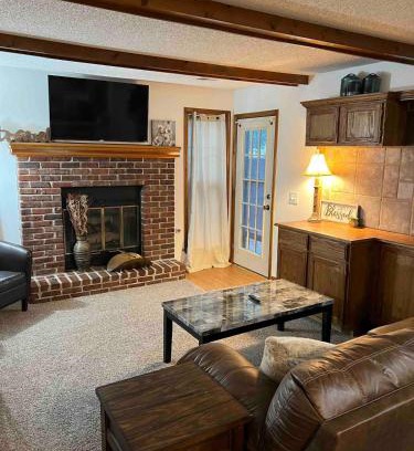 Shawnee Appartement | Cozy condo in the perfect location with no stairs!
