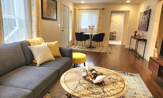 Mann Appartement | Cozy contemporary 2BR with Sofa bed in the office