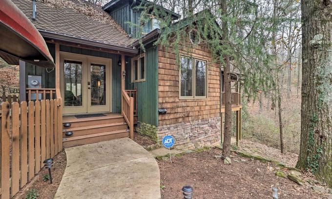 Conyers Cabine | Cozy Conyers Cabin w/ Fireplace & Pool Table!