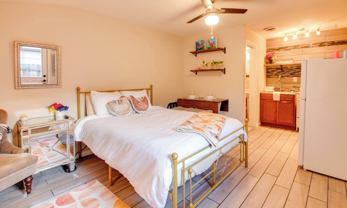 Dallas Appartement | Cozy Coop-10 min-DT Dallas-Full Kitchen & Private Patio