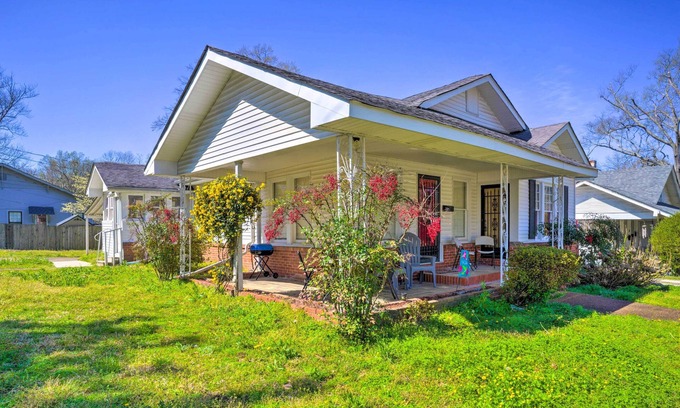 Corinth Maison | Cozy Corinth Escape ~ Half-Mi to Shop & Dine!
