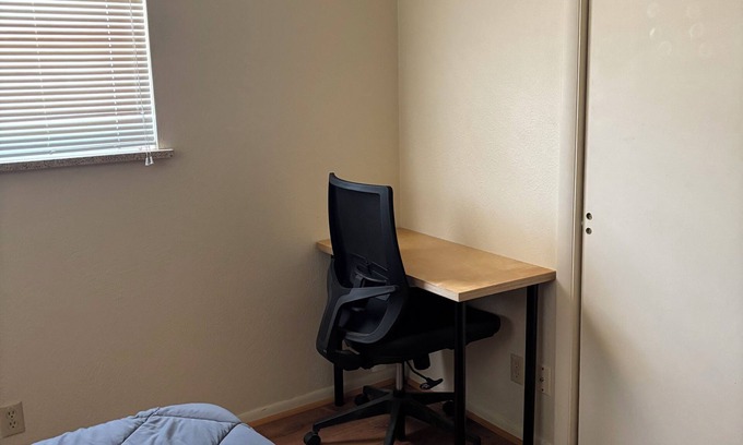 La Junta Appartement | Cozy Corner 1401- West -Unit 2-bedroom apt in adorable La Junta with WiFi, AC