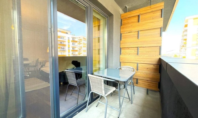 Tractorul Appartement | Cozy Corner Apartment: Baby Crib and High Chair