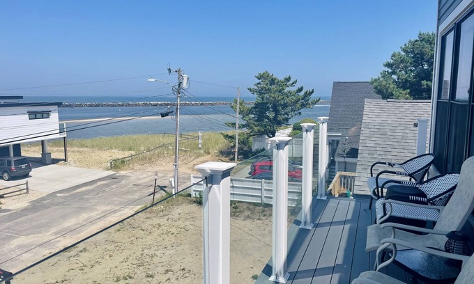 Biddeford Maison | Cozy Costal Cottage ~ Prime Location ~ Just Seconds from Hills Beach!