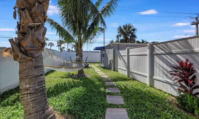 Delray Beach Appartement | Cozy Cottage 5 Min to Beach Perfect for Couples