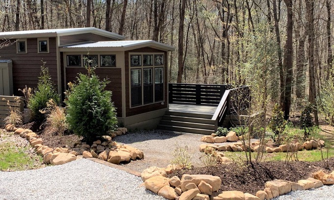 Monteagle Cabine | Cozy Cottage at The Retreat at Deer Lick Falls