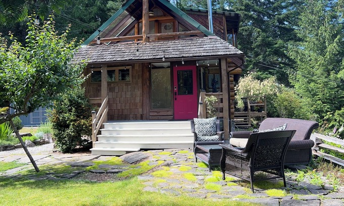 Salt Spring Island Cottage | Cozy cottage in the woods, 11 minutes drive from town