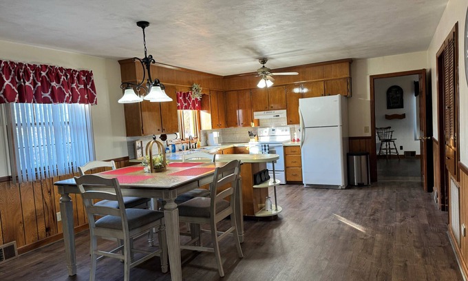 Redwood Maison | Cozy brick ranch close to Rocky Mount. Great family space with pool table!