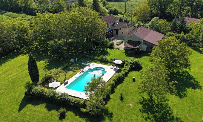 Gondrin Maison | Cozy cottage in a green and peaceful setting.