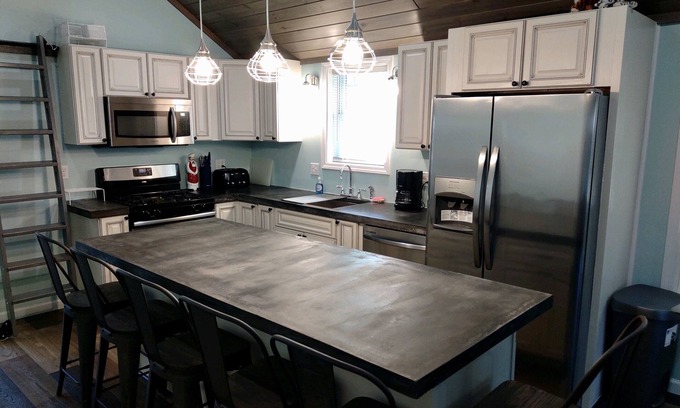 Mannsville Maison | Cozy Cottage in Sandy Pond 2