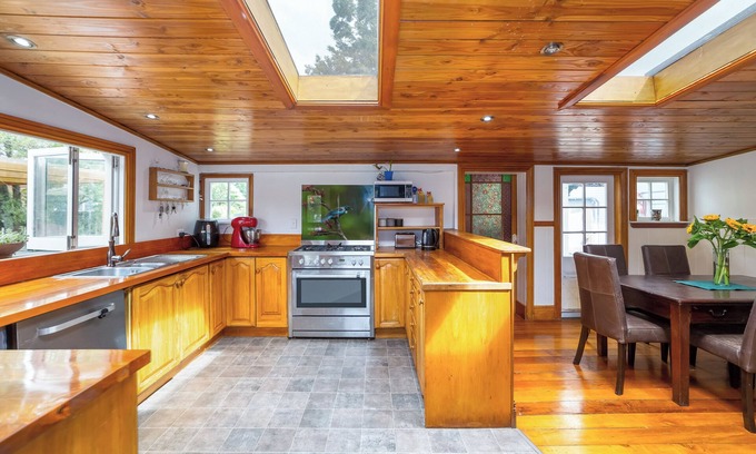 Featherston Maison | Cozy cottage just off SH2 with easy driving to other villages in the Wairarapa.