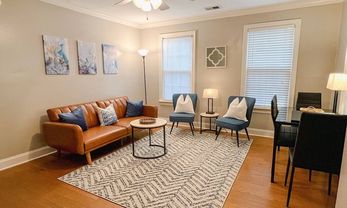 University District Cottage | Cozy cottage just steps from the University of Memphis