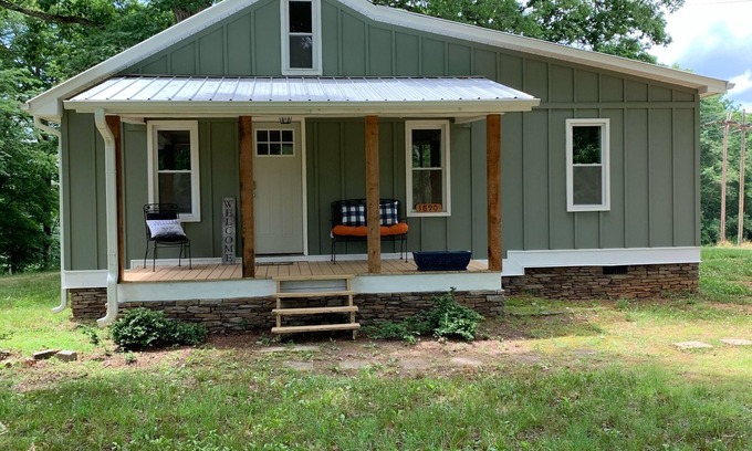 Madison Maison | Cozy Cottage near the Dan River