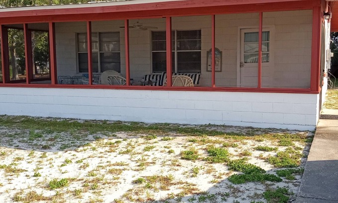 Kiska Beach Maison | Cozy Cottage on quiet end of Panama City Beach. Just steps from sand and surf!