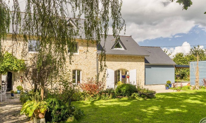 Picauville Appartement | Maison lumineuse avec jardin privé, proche Ste Mère Eglise, accueil chevaux possible, 2-3 pers.
