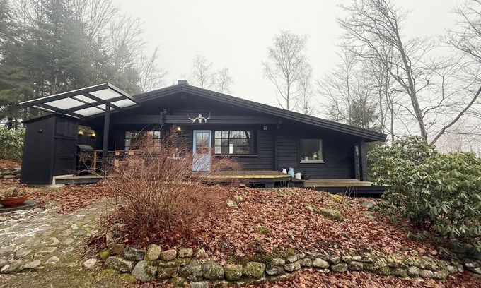 Knared Chalet De Ski | Cozy cottage with proximity to fishing | SE02005