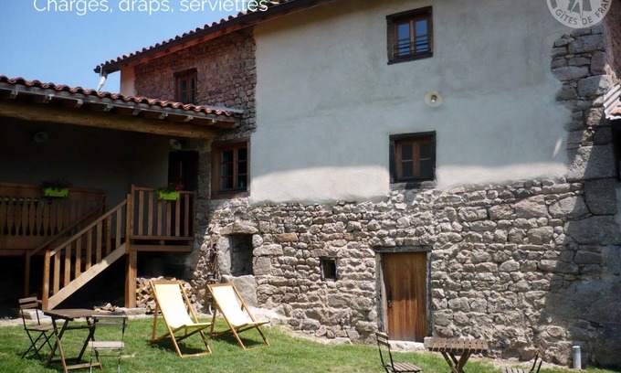 Palogneux Cottage | Gîte cosy avec poêle à bois, terrasse, et jardin - Proche station ski et activités nature