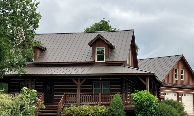 Wyatt Cabine | Cozy country cabin. Perfect for camping, relaxing and enjoying nature.