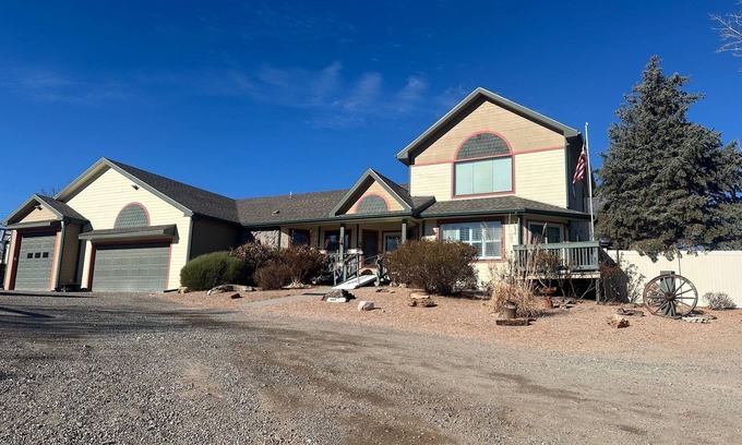 Redlands Maison | COZY COUNTRY HOME, close to trails and scenic views of the Grand Valley!