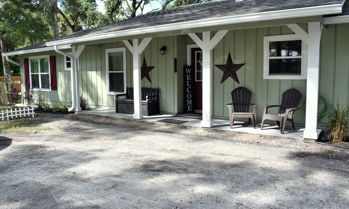 Glenwood Maison | Cozy country home in North Deland. Close to historic downtown!