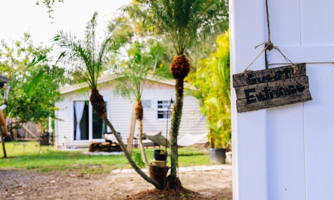 Safety Harbor Maison | Cozy creative getaway guesthouse