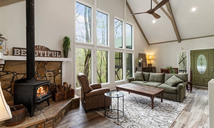 Tate Cottage | Cozy, creekside cottage in beautiful Dawsonville