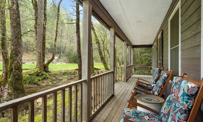 Ferguson Cabine | Cosy Creekside Mountain Home - WiFi, près de Boone