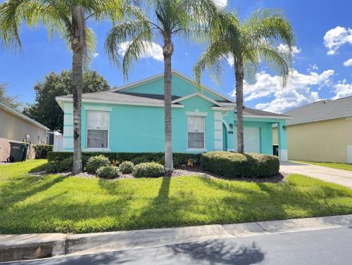 Loughman Maison | Cozy Davenport Rooms Near Posner Park Shopping & Dining