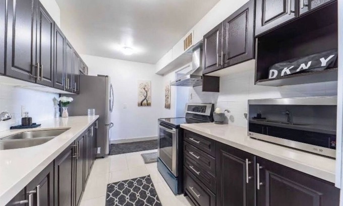 Humber Summit Copropriété | Cozy Delux 2BR + 2BTH in Toronto. Just 9mins from YYZ Airport.