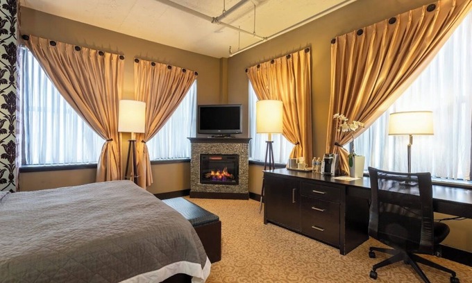 Downtown Niagara Falls Hôtel | Cozy Deluxe King room in fabulous Niagara Falls with fitness center ,free WiFi
