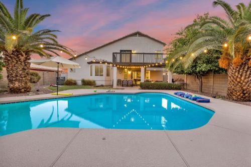 Dave Brown Autumn Hills Maison | Cozy Desert Escape - Fire Pit - Pool - Fast WiFi