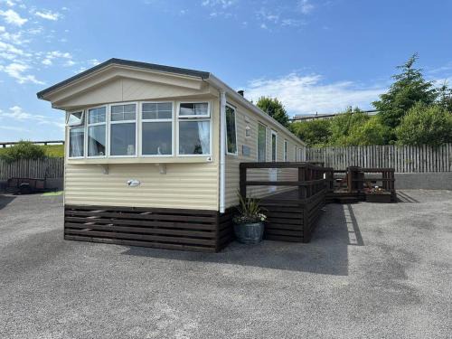 Lecemy Autre | Cozy Donegal Caravan