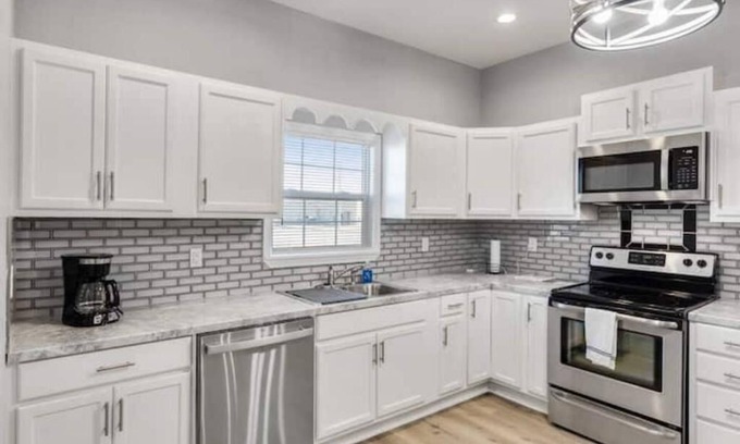 Pine Bluff Maison | Cozy Downtown 3BR 2Bath remodeled modernized home