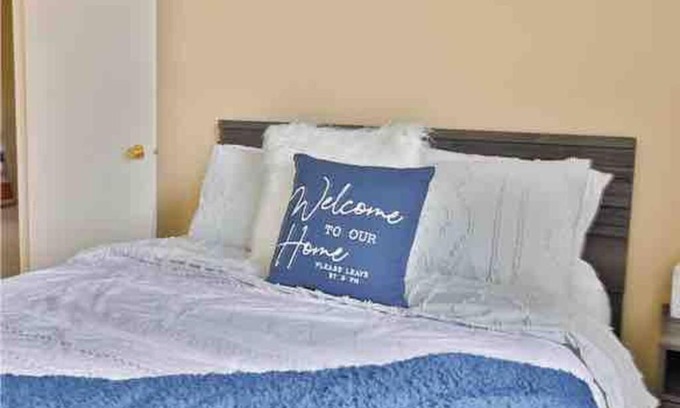 Downtown Omaha Appartement | Cozy Downtown Condo w/ Blue Sky Views