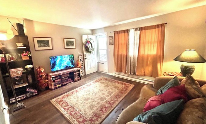 Pittston Appartement | Cozy Downtown Pittston Waterfall Glen 2BR 3 Bd 3 Sofa bed 3 TVs Laundry & Kureg