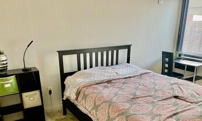 Downtown Appartement | Cozy self-contained room, work station,gym&rooftop pool in downtown silverspring